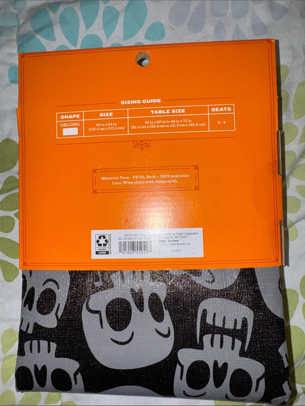 Hyde and eek boutique - Gray Skull Tablecloth - Easy-Care Halloween Tablecover